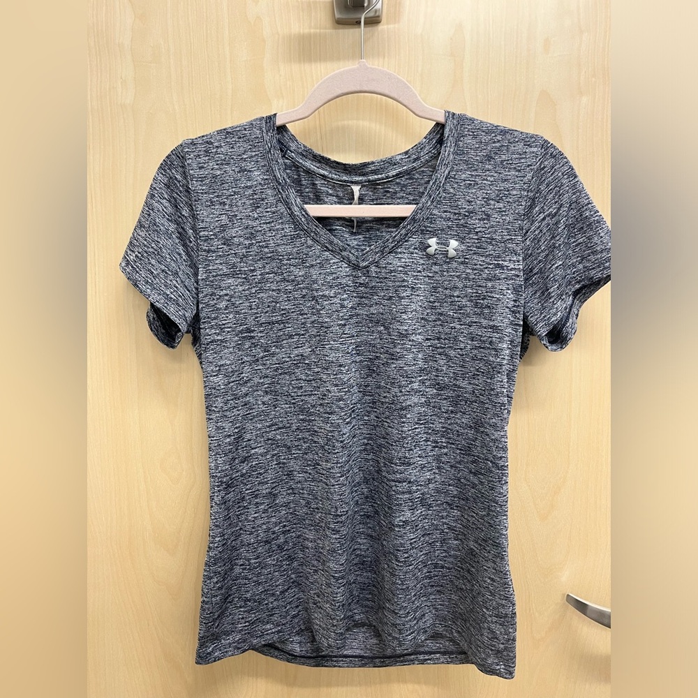 Medium Navy Under Armour short sleeve shirt